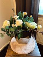 Zijden bloemen met zilver vaas.  2 stuks, Huis en Inrichting, Woonaccessoires | Vazen, Ophalen, Overige kleuren, Overige materialen
