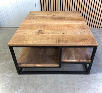 Industriële salontafel mango met zwart metaal 75x75 tafel  beschikbaar voor biedingen