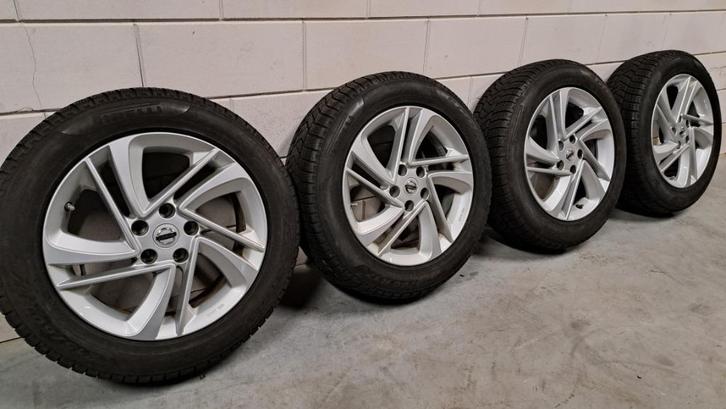 Lichtmetalen velgen Nissan Qashqai Juke 215/60/17, Auto-onderdelen, Banden en Velgen, Banden en Velgen, Winterbanden, 17 inch