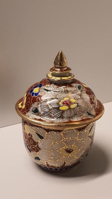 Vintage Thaise Porseleinen Benjarong-Pot met Deksel beschikbaar voor biedingen
