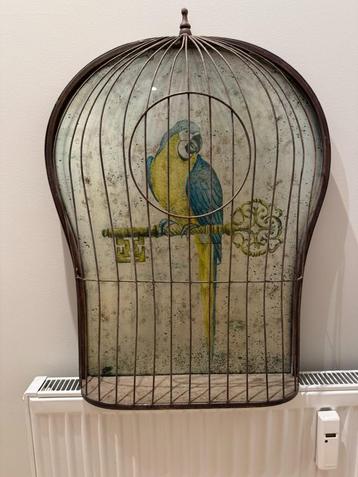 Vintage wanddecoratie vogelkooi met papegaai beschikbaar voor biedingen