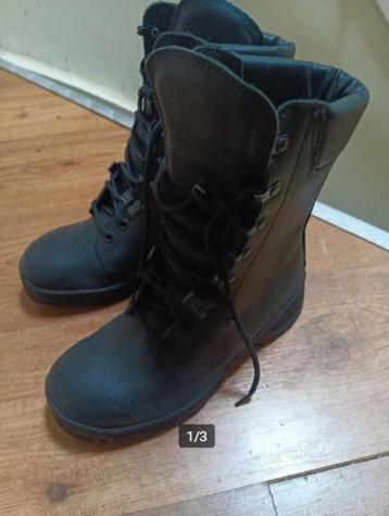 kisten zwart beschikbaar voor biedingen