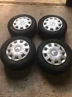 Winterbanden op stalen velgen met wieldoppen, Auto-onderdelen, Banden en Velgen, Ophalen, Banden en Velgen, Winterbanden, Bestelwagen