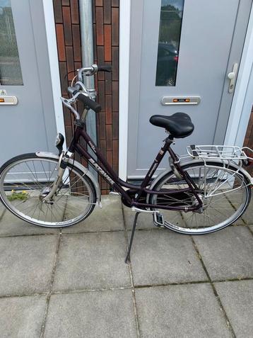 Dames fiets beschikbaar voor biedingen