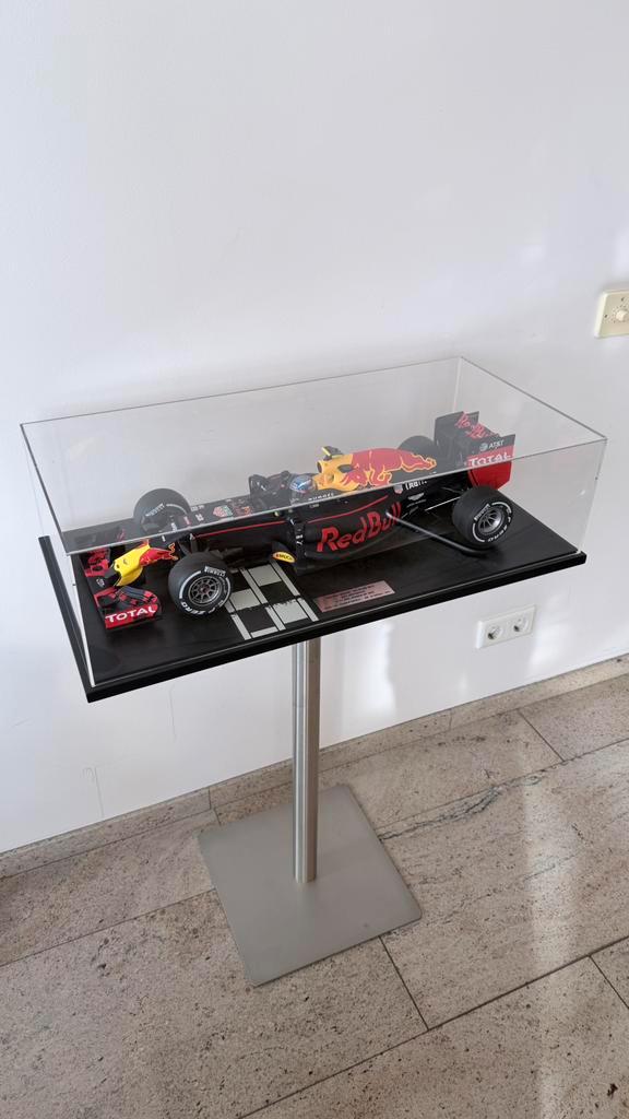 Max Verstappen 1:8 editie 50., Verzamelen, Automerken, Motoren en Formule 1, Zo goed als nieuw, Formule 1, Ophalen