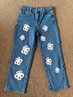 Te koop Nieuwe bloemen jeans broek mt 134 (9jaar), Kleding | Dames, Spijkerbroeken en Jeans, Nieuw, Ophalen