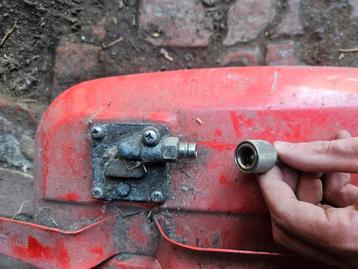 Suzuki buitenboord motor tank  beschikbaar voor biedingen