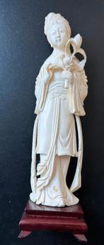 Ivoren dame met bloemen - met ivoor certificaat  -1890 China, Antiek en Kunst, Ophalen of Verzenden