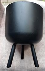 Metalen zwarte bloempot op poten, Ophalen of Verzenden, Gebruikt