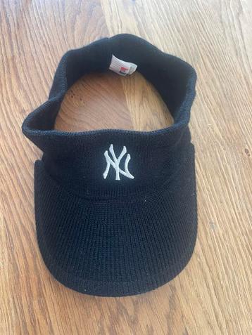 Mooie zwarte stoffen Zonneklep van "Twins Enterprise" beschikbaar voor biedingen