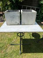 2 betonnen bloempotten, Ophalen, Gebruikt, Vierkant, 25 tot 40 cm