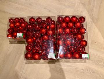 Kerstballen rood, mat en glans  beschikbaar voor biedingen