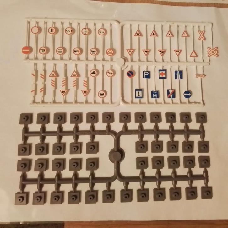 Verkeersborden H0 Modelspoorbaan - ca. 40 stuks, Hobby en Vrije tijd, Modeltreinen | H0, Nieuw, Overige typen, Overige merken