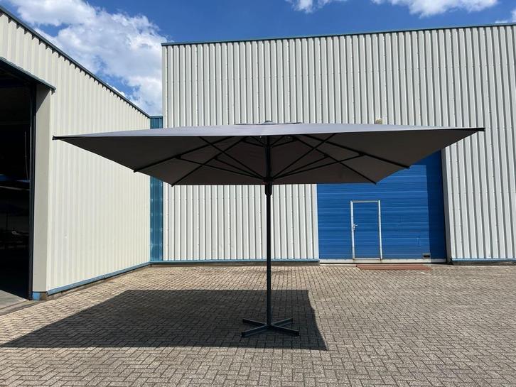 Horecaparasol 4 x 4 mtr zwart  nieuw incl voet, Tuin en Terras, Parasols, Nieuw, Stokparasol, Meer dan 4 meter, Waterdicht, Ophalen