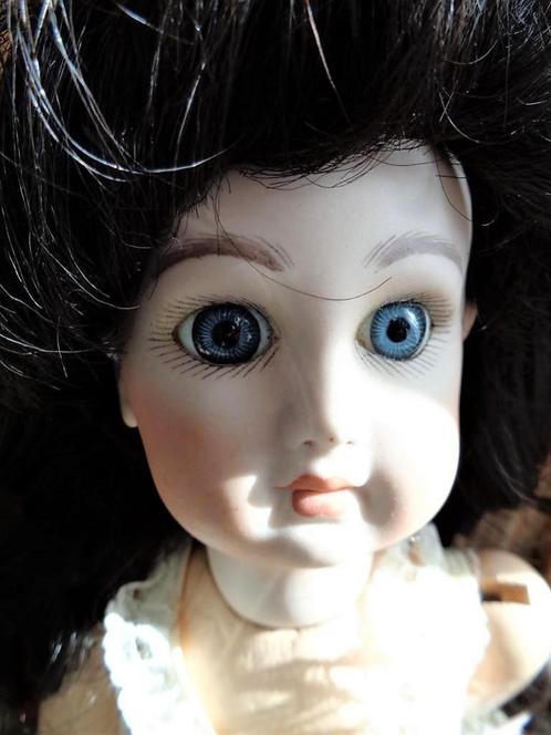 Replica van antieke pop, puntgaaf, gekleed, Verzamelen, Poppen, Pop, Ophalen of Verzenden