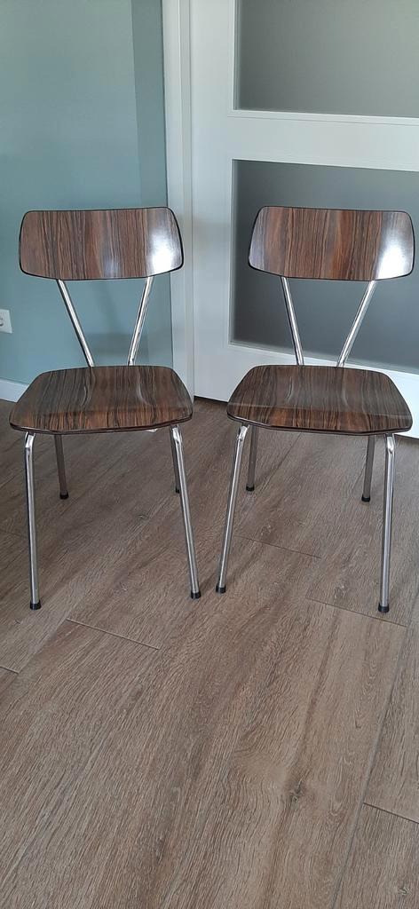 Set van 2 vintage stoelen. Metaal en formica houtprint., Huis en Inrichting, Stoelen, Zo goed als nieuw, Twee, Hout, Metaal, Bruin
