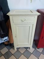 Vintage, brocante nachtkastje hout, Huis en Inrichting, Slaapkamer | Nachtkastjes, Ophalen, Gebruikt, Minder dan 45 cm, 70 cm of meer