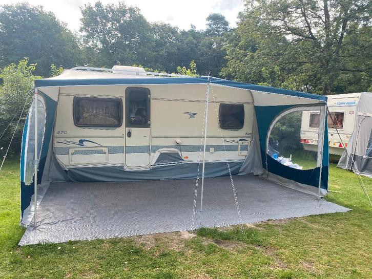 Fendt Bianco 470 - inclusief STALLING, Caravans en Kamperen, Caravans, Particulier, tot en met 4, 1000 - 1250 kg, Rondzit, Fendt