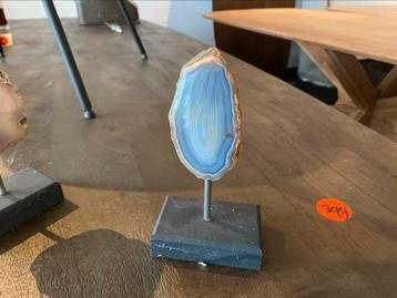 Agaat op houten voet met rvs poot 19cm beschikbaar voor biedingen