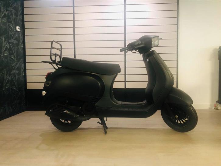 AGM FX 50 – Euro 4 – Vierkante koplamp – Zwarte uitvoering, Fietsen en Brommers, Snorfietsen en Snorscooters, Zo goed als nieuw