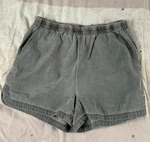 Minimum maat 38 short kort broekje mat zijde look, Kleding | Dames, Broeken en Pantalons, Gedragen, Maat 38/40 (M), Grijs, Kort