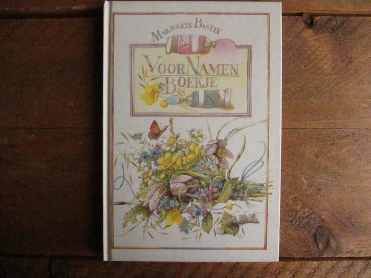 Marjolein Bastin Voornamenboekje, Hobby en Vrije tijd, Scrapbooking, Frame of Mal, Ophalen of Verzenden