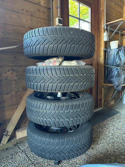Winterbanden 4st met stalen velg 185/60 R15 88T met sensor, Auto-onderdelen, Banden en Velgen, Banden en Velgen, Winterbanden