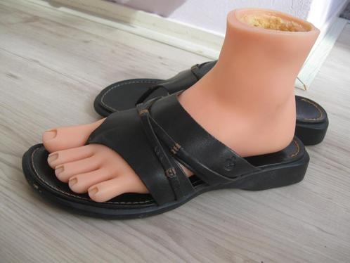 TIMBERLAND zwart leren slippers maat 40 goede staat, Kleding | Dames, Schoenen, Zo goed als nieuw, Slippers, Zwart, Ophalen of Verzenden