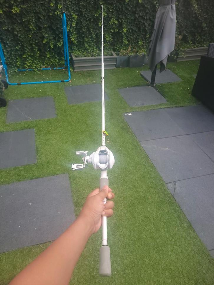 Premium Baitcaster Combo – 180cm, Smooth Casting, Wit Design, Watersport en Boten, Hengelsport | Algemeen, Nieuw, Complete hengel