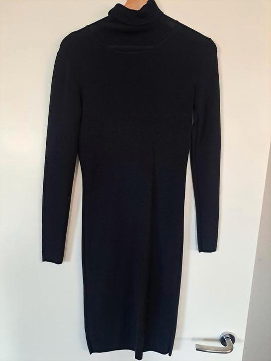 Zwarte jurk met col Nikkie 38, Kleding | Dames, Jurken, Zo goed als nieuw, Maat 38/40 (M), Zwart, Boven de knie, Ophalen of Verzenden