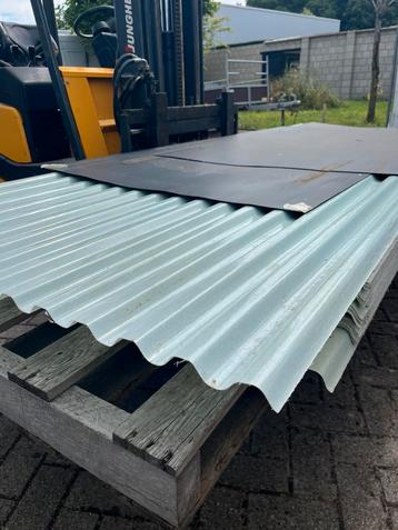 Polyester golfplaten opaal 260 of 310 cm x 114 cbm breed beschikbaar voor biedingen