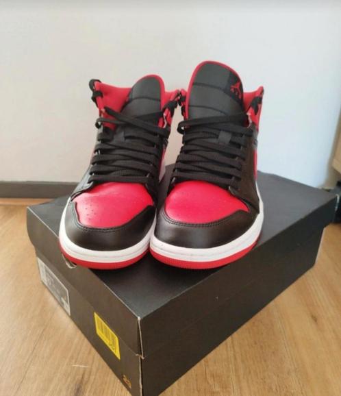 Air Jordan 1 mid alternate black/firered red/white maat 44, Kleding | Heren, Schoenen, Gedragen, Sneakers of Gympen, Overige kleuren