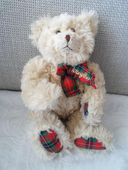 Beertje uitgegeven door Douglas., Verzamelen, Beren en Cherished Teddies, Zo goed als nieuw, Stoffen beer, Overige merken, Ophalen of Verzenden
