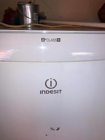 Indesit Koelkast met Vriezer - A+ Klasse beschikbaar voor biedingen