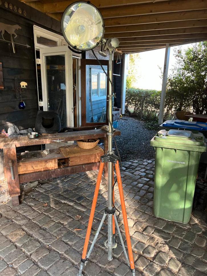 Driepootlamp Zwitserse Brandweer - Mancave, Huis en Inrichting, Lampen | Vloerlampen, Gebruikt, 150 tot 200 cm, Metaal, Ophalen