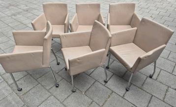Artifort design eetkamerstoelen Model Paco leer op wielen  beschikbaar voor biedingen