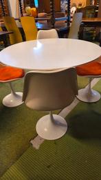 Knoll  Tulip tafel met 4 Eero Saarinen stoelen, Ophalen