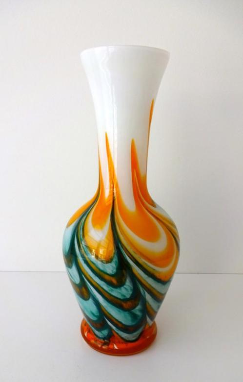 Grote glazen vaas wit opaline oranje groen Florence 3455-g, Antiek en Kunst, Antiek | Glas en Kristal, Ophalen of Verzenden