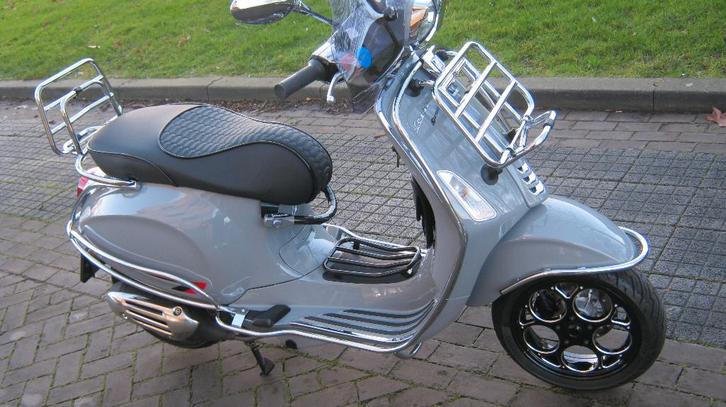 TE KOOP VESPA SPRINT COSTUM MET 850 KM OP DE TELLER, Fietsen en Brommers, Scooters | Vespa, Zo goed als nieuw, Overige modellen