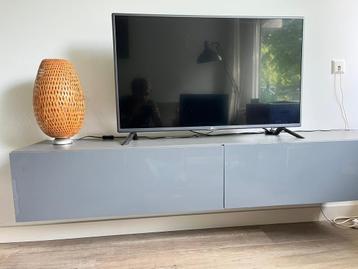 Zwevend tv meubel grijs