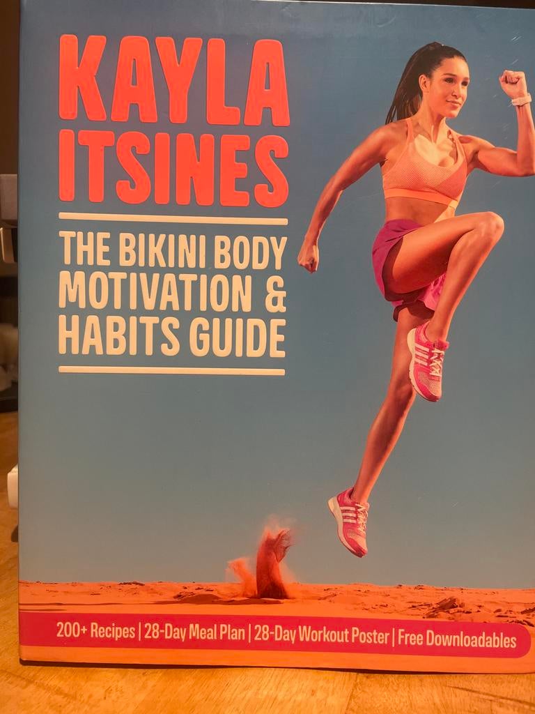 Kayla Itsines - Bikini Body Guide, Ophalen of Verzenden, Zo goed als nieuw, Gezondheid en Conditie