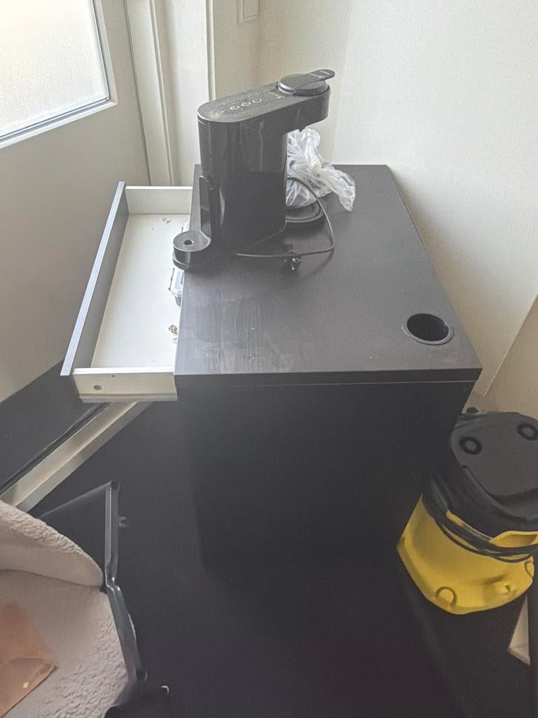 Kinderbureau gratis af te halen, Huis en Inrichting, Bureaus, Ophalen, Zwart, Gebruikt, Met lades