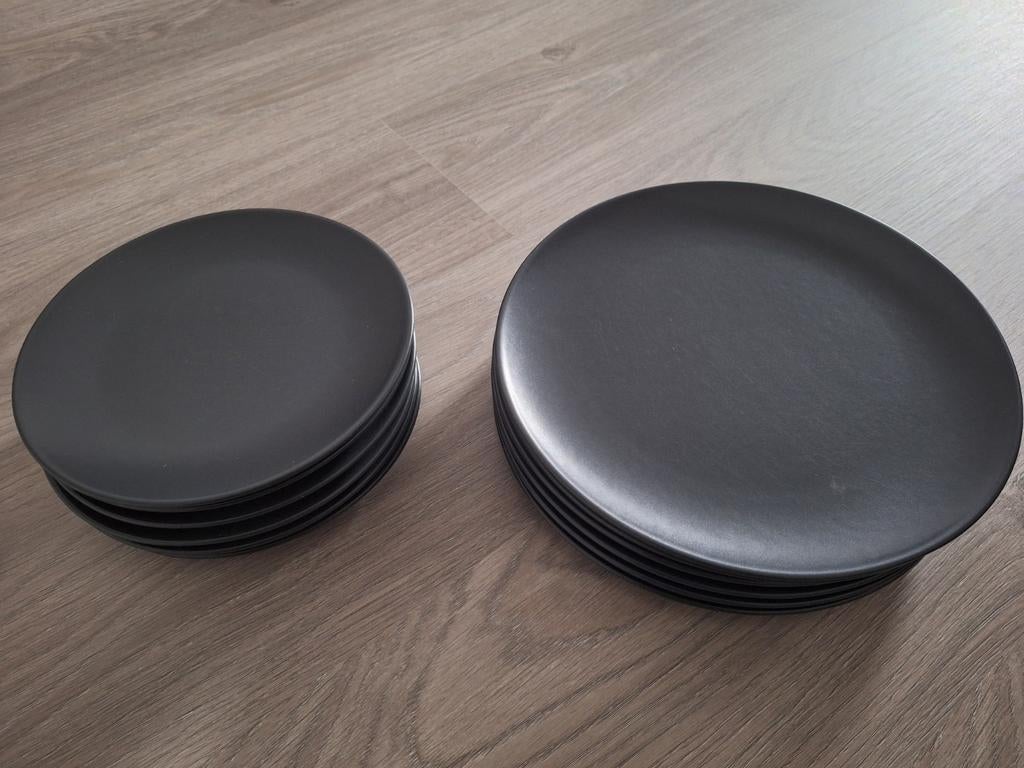 Ikea borden grijs (5 groot en 5 klein), Huis en Inrichting, Keuken | Servies, Ophalen of Verzenden, Aardewerk, Overige stijlen