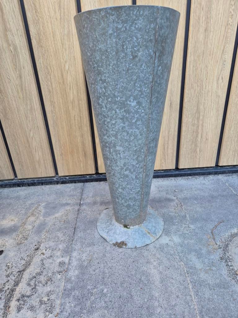 Zinken plantenbak, Ophalen