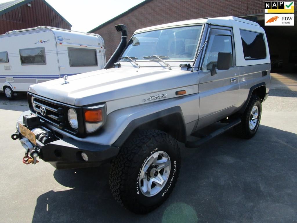 Toyota LandCruiser 70 4.2 VX Blind Van FRP lier airco 3 sper, Gebruikt, 4164 cc, Leder en Stof, Origineel Nederlands