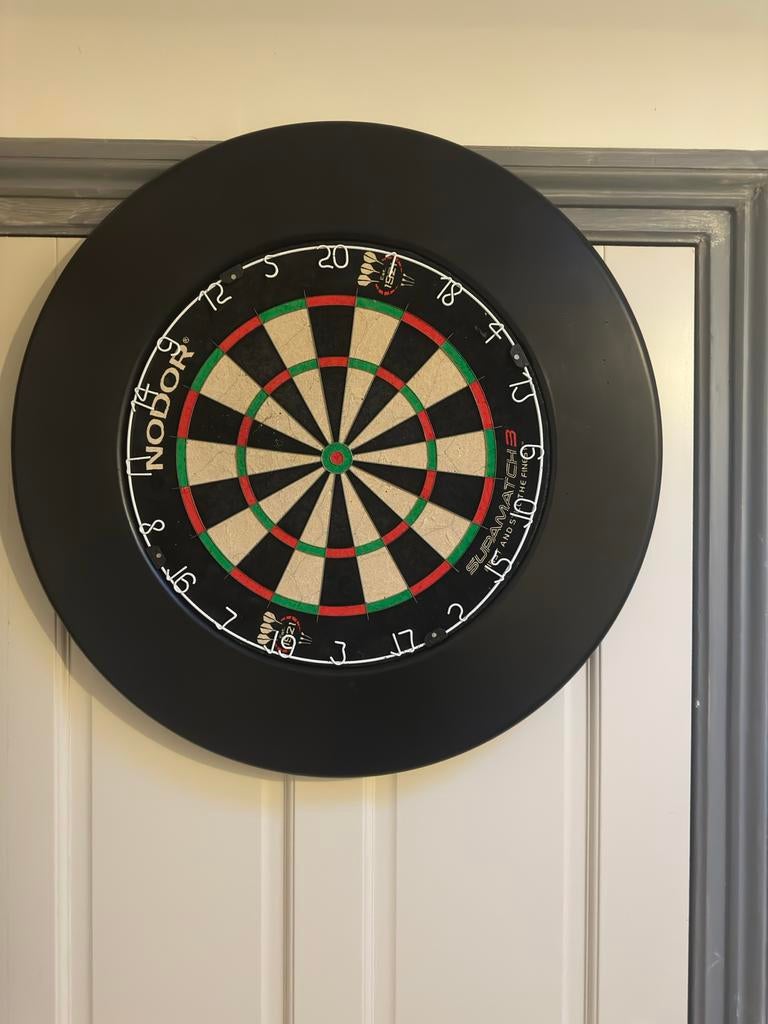 Nodor Supamatch 3 dartbord met surround en licht, Ophalen, Zo goed als nieuw, Dartbord