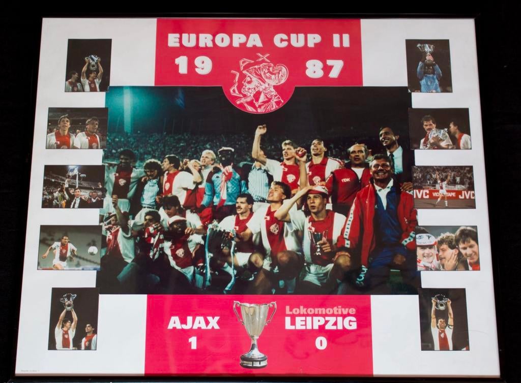 💥 GEZOCHT – Ajax Europa Cup II 1987 Leipzig  💥, Ophalen, Gebruikt, Ajax, Poster, Plaatje of Sticker