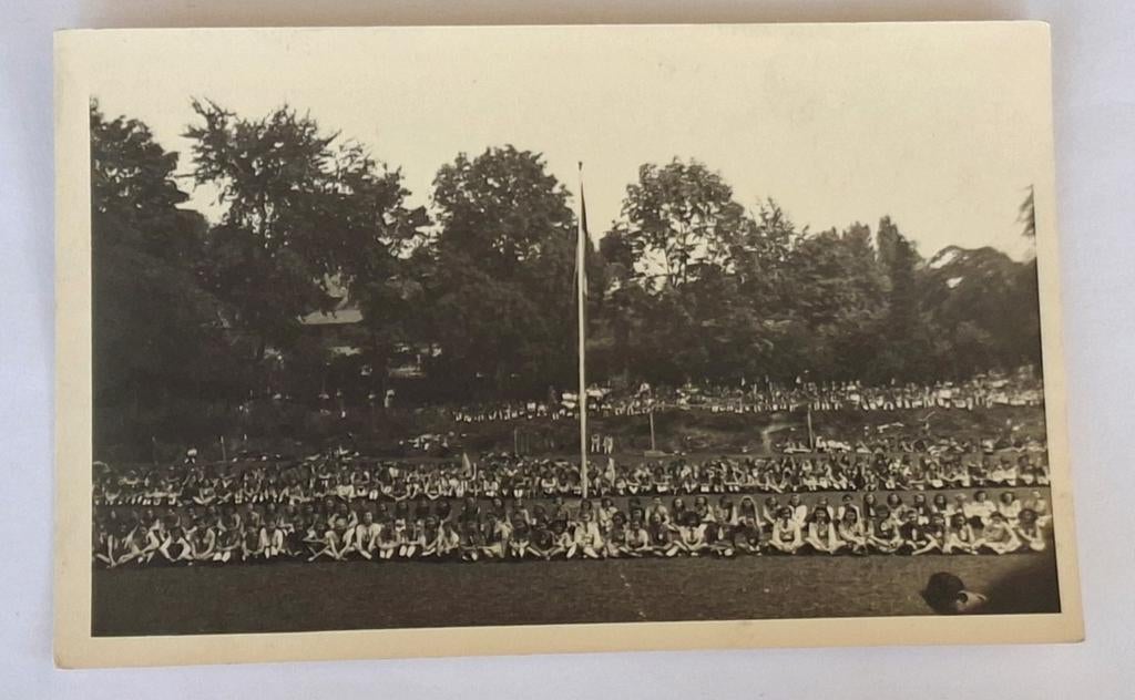 Fotokaart- groepsfoto- kinderen- meisjes- jongens- uniform, Verzamelen, Ophalen of Verzenden, Voor 1940, Overige onderwerpen, Foto