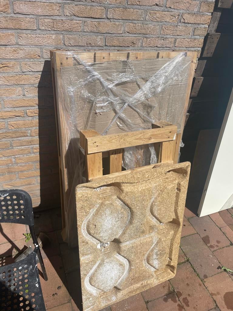 4 pallets gratis af te halen, Ophalen