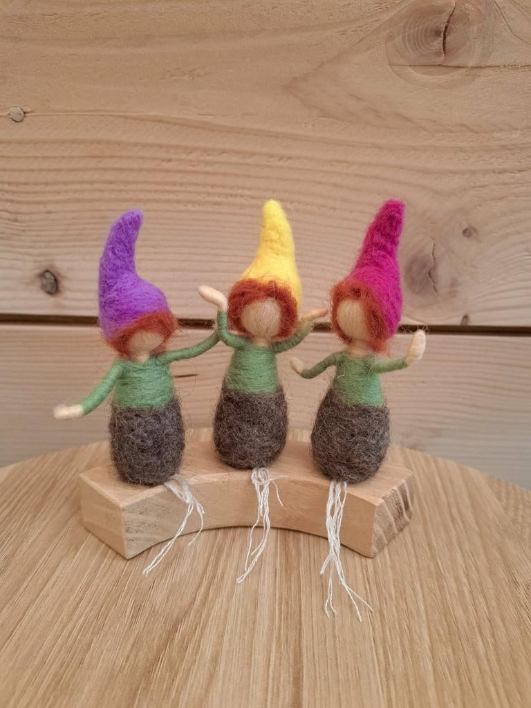 Seizoenstafel jaarring wortel kindjes  stekers naaldvilt, Hobby en Vrije tijd, Vilt, Ophalen of Verzenden, Nieuw, Figuurtje(s)